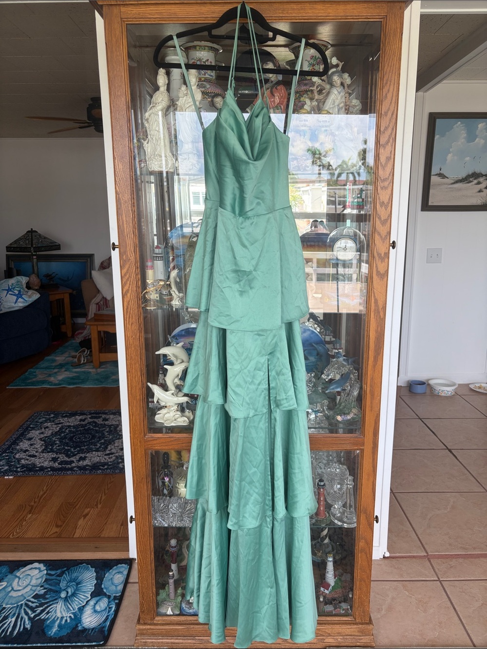 Elegant Green Tiered Satin Evening Dress